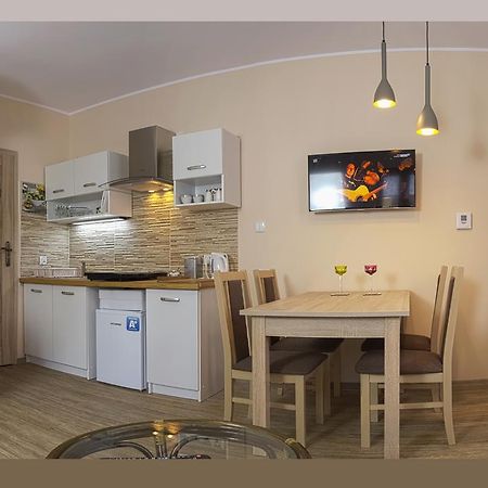 Cozy Apartment With Garden Гданск Екстериор снимка