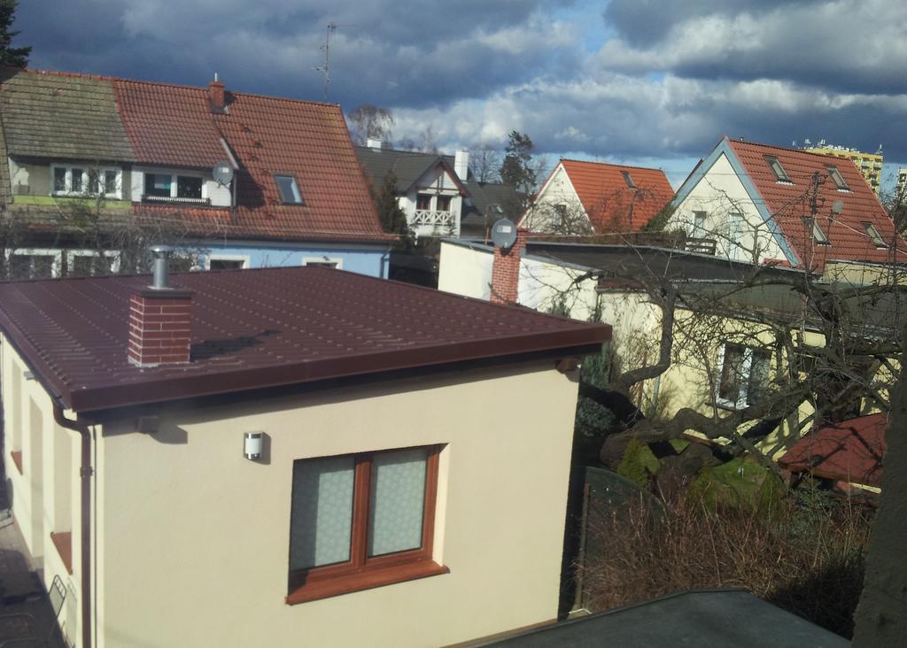 Cozy Apartment With Garden Гданск Екстериор снимка