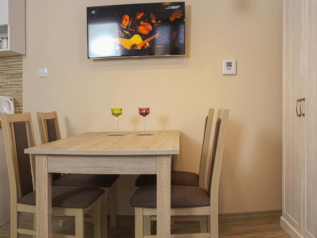Cozy Apartment With Garden Гданск Екстериор снимка