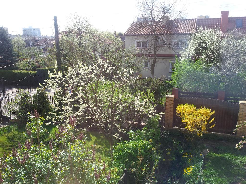 Cozy Apartment With Garden Гданск Екстериор снимка