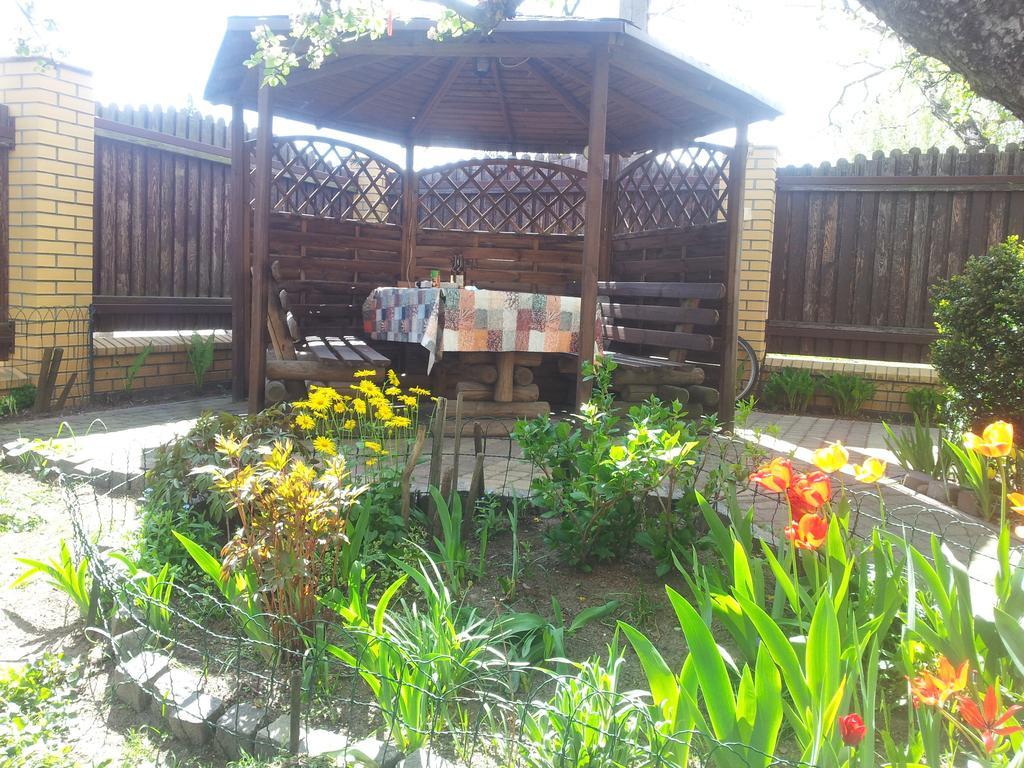 Cozy Apartment With Garden Гданск Екстериор снимка