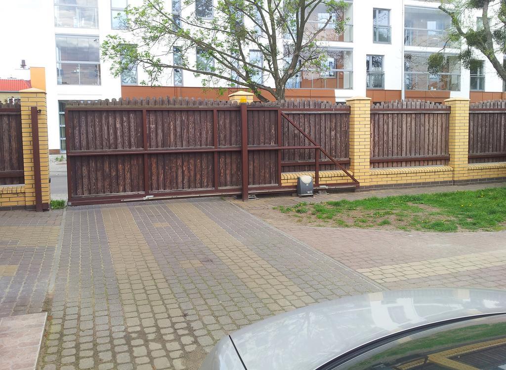 Cozy Apartment With Garden Гданск Екстериор снимка