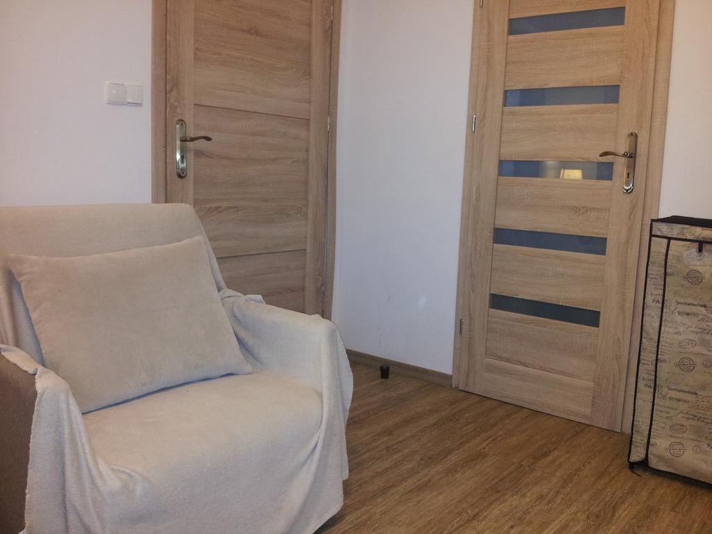 Cozy Apartment With Garden Гданск Екстериор снимка