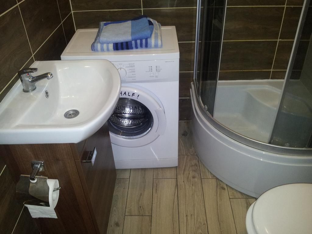 Cozy Apartment With Garden Гданск Екстериор снимка